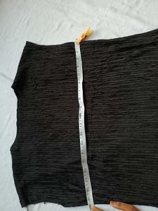 Crinkle Texture Black V-Neck Top
