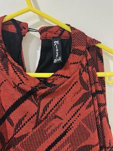 Rust cold shoulder pattern top