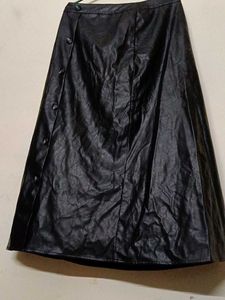 BLACK LEATHER SKIRT