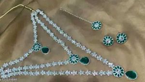 Nita Ambani haar in Green colour