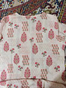 Elegant White Kurta with Pink Floral Print