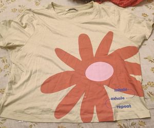 Cute Flower Graphic Cropped Tee