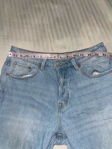 Light Wash Ripped Jeans