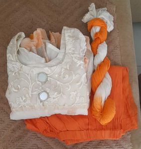 🏷️Elegant Ivory & Orange Kurta Set with flaws