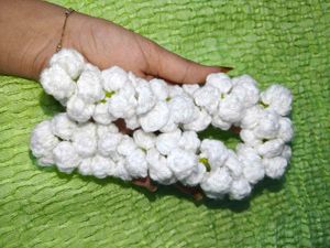 White Crochet Flower Gajra
