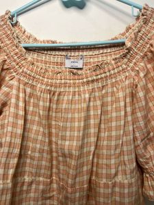 Cute Plaid Off-Shoulder Top