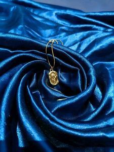 Elegant Gold Flower Pendant Necklace