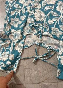 Floral Print Short kurti 🩵