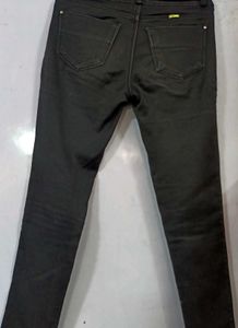 Stylish Black Jeans with Double Ring Detail