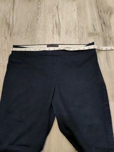 Ma5818 M&amp;S Comfortable Navy Capris waist 34 inches