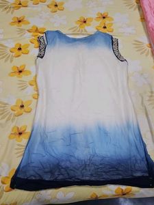 Stylish Ombre Kurta with Embellished Neckline