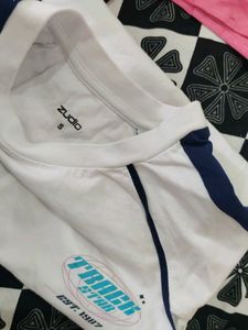 Salee!!White T-shirt with Lace Detail