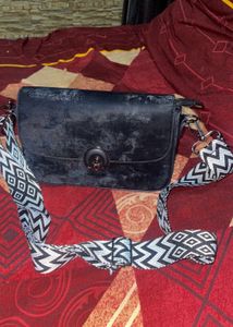 Stylish Black Crossbody Bag with Patterned Strap