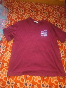 Maroon Graphic T-Shirt baggy