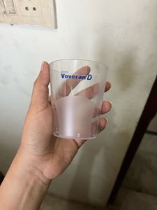 Set of 11 plastic cups
