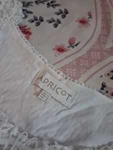 Elegant White Lace Sleeveless Top