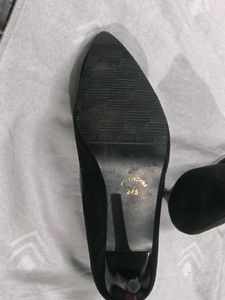 Black Pointed Heel Shoes