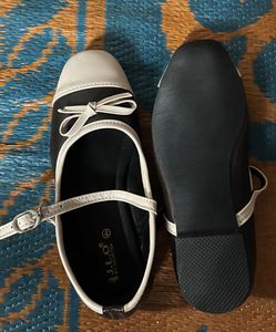Chic Ballet Flats with Bow Detail