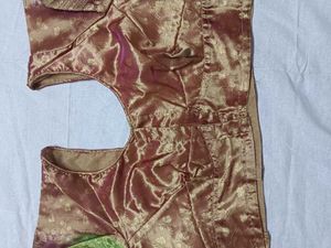 saree with 2 blouse and one extra free