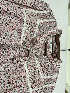 Floral Top With Lace -L