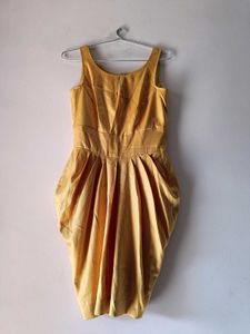 Elegant Golden Sleeveless Dress