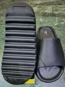 Brand new men's Black Flip-Flops siz 9
