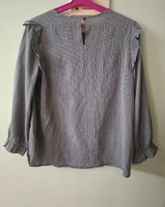 Chic Ruffled black &amp; White Striped Top