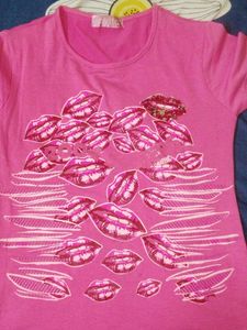 buddies look top lips