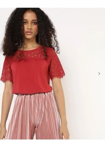 UNUSED Red Lace Trim Short Sleeve Top