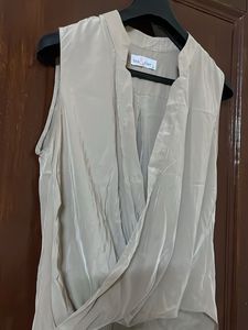 Elegant Sleeveless Drape Top