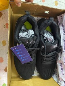 Aeros Black Lace-Up Sneakers