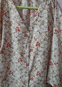 Floral Print V-Neck Button-Up Top
