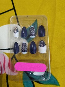 Press-On Nails - Elegant Blue &amp; White Design