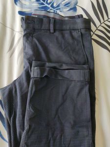 Stylish Checked Trousers-check descripti