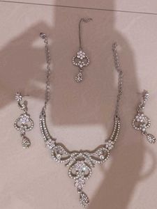 Stunning Emerald and Ruby Necklace Set