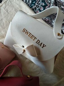 Small Cute Clutches for baby girl (1Pc)