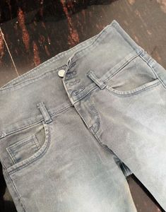 Grey High-Waist Jeans