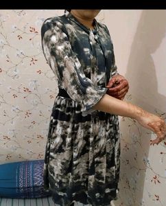 Stylish Pleated Tie-Neck Dress