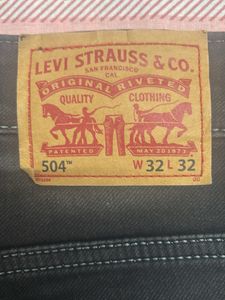 Levi’s Women’s Black Shaded Jeans | Waist 32 | Sty