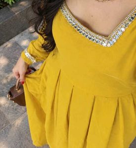 ✨Yellow Ethnic Gown mirror work lace 🪷🦢🌟