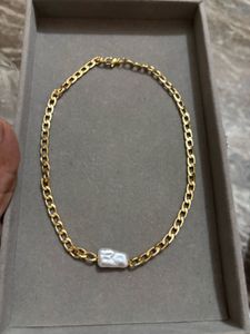 Chic Gold Chain Necklace with Pearl Accent