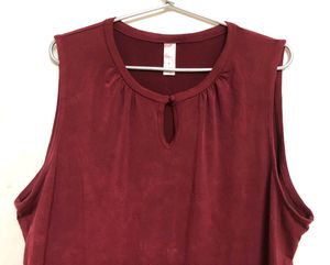 Merona Maroon Sleeveless &amp; Strachble  Top