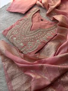 Elegant Pink Kurta Set with Intricate Embroidery