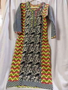 Bold Fusion Print Kurti – Stand Out in Style