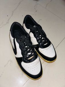 Duke Sneakers