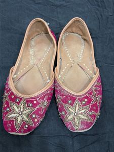 Embellished Punjabi Jutti