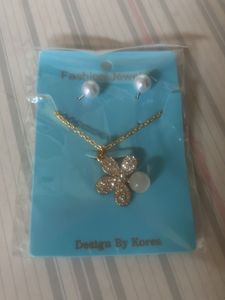 Elegant Flower Pendant Necklace &amp; Earrings Set