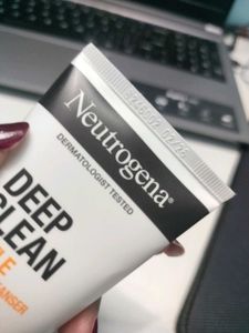 Neutrogena Deep Clean Gentle Foaming Cleanser
