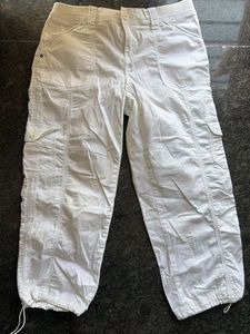 3/4th White Cargo Capris