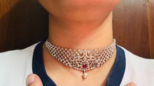 Stunning Rhinestone Choker Necklace